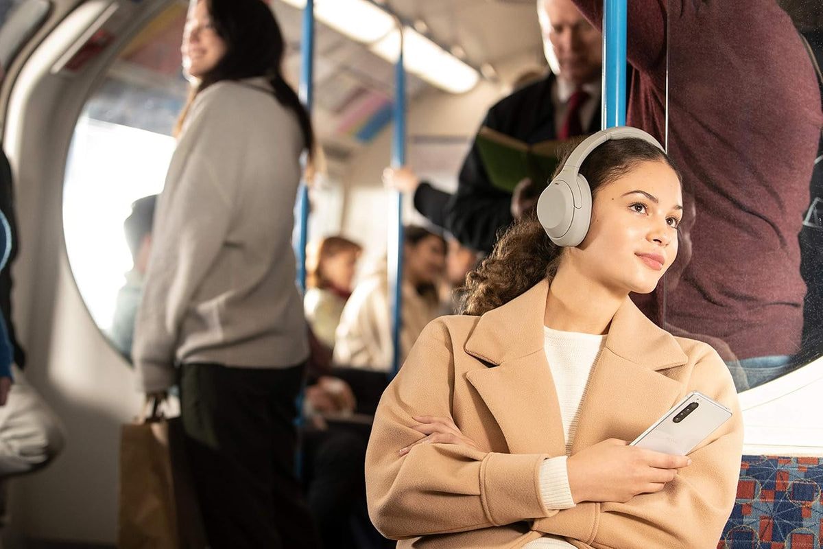Sony Wh-1000Xm4 Wireless Noise Cancelling Bluetooth Over-Ear Headphones With Speak To Chat Function And Mic For Phone Call, Silver, UAE Version - 1-Year warranty