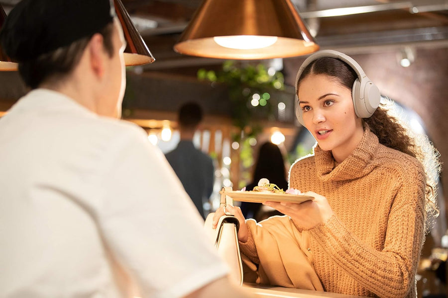 Sony Wh-1000Xm4 Wireless Noise Cancelling Bluetooth Over-Ear Headphones With Speak To Chat Function And Mic For Phone Call