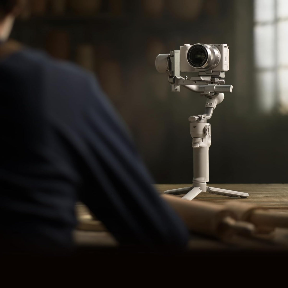 DJI RS 4 Mini, Gimbal Stabilizer for Camera Canon/Sony/Panasonic/Nikon/Fujifilm, Auto Axis Locks, 2kg/4.4lbs Payload, Camera Gimbal, Native Vertical Shooting, UAE Version, Official Warranty Support
