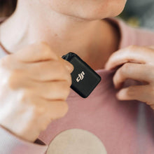 DJI Mic (1 TX + 1 RX), Wireless Lavalier Microphone, 250m (820 ft.) Range, 14 Hour Recording, Wireless Mic for PC, iPhone, Cameras, Vlogs, Live Stream, UAE Version with Official Warranty Support