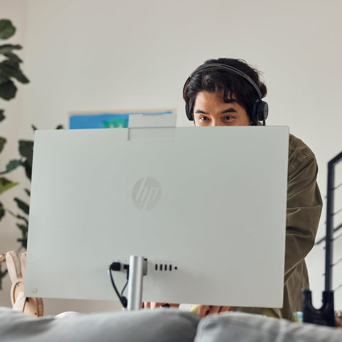 HP 27 inch All-in-One Desktop PC, FHD Display, 13th Gen Intel Core i7-1355U, 16 GB RAM, 512 GB SSD, Intel UHD Graphics, Windows 11, non touch (upgrade)